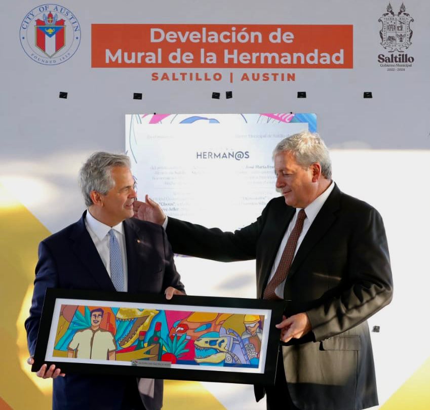 Develan Chema Fraustro y Steve Adler Mural de la Hermandad