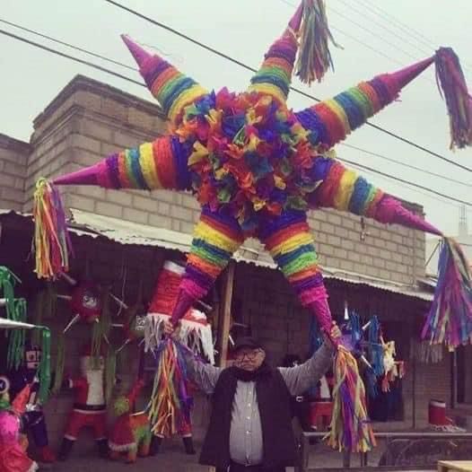 Despiden a ‘Le Messié’, fundador del primer negocio de piñatas de la calle Matamoros