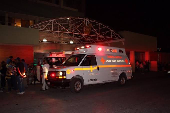 Ebrio embiste a mujer y muere horas después