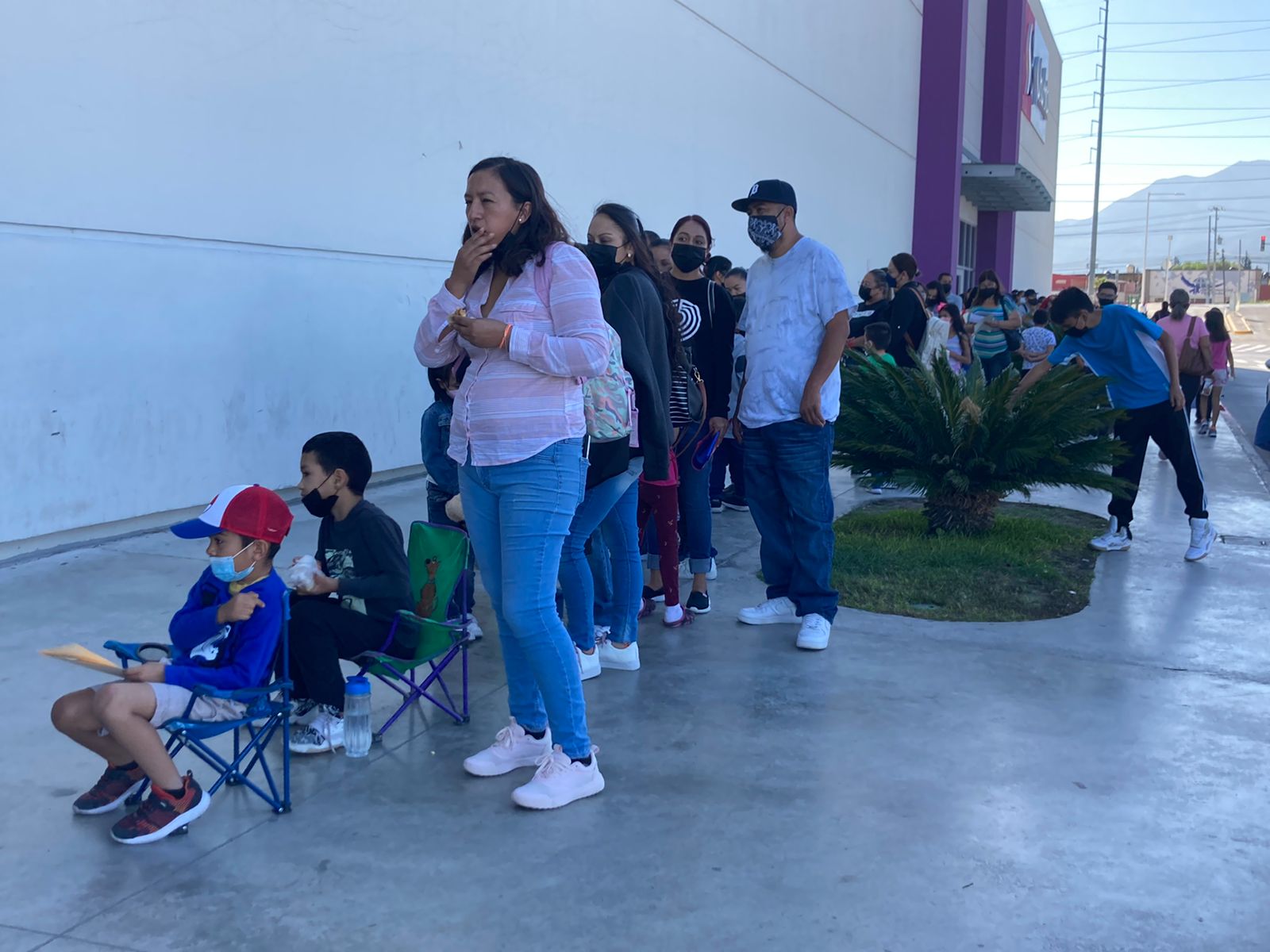 Vacunarán hoy también a niños de apellido con letra b