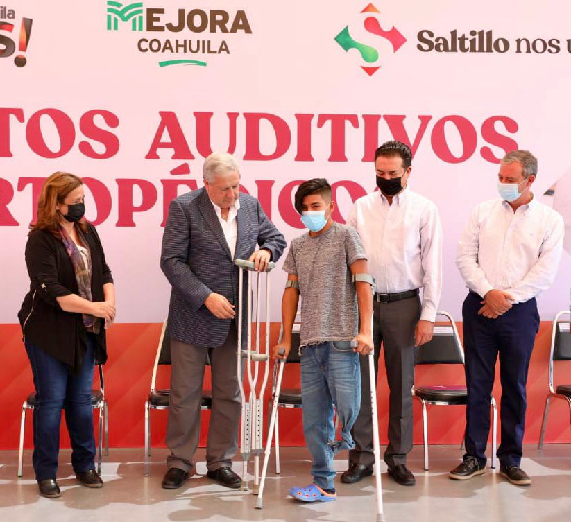 Entrega Gobierno de Saltillo aparatos auditivos y ortopédicos