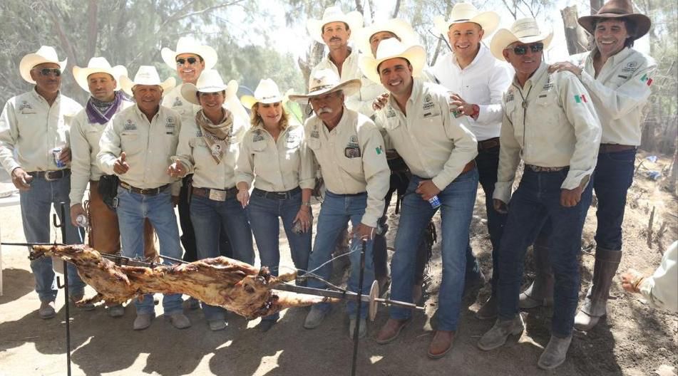 Celebra Manolo Jiménez 90 aniversario de la Feria de la Uva en Cuatrociénegas