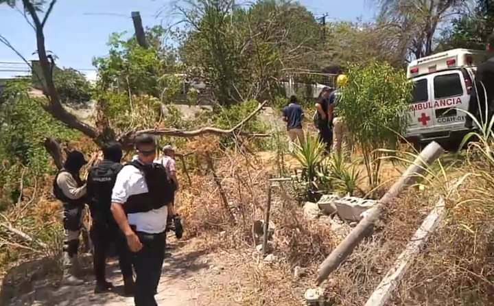 Sexagenario se avienta de puente vehicular, sobrevive a caída