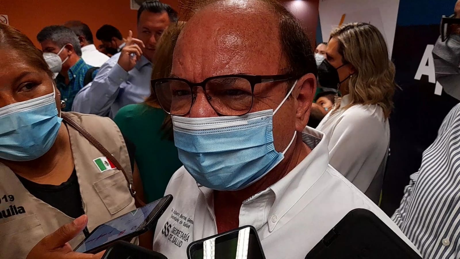 México es el único país en el que el sector salud no está al frente de la vacunación anticovid