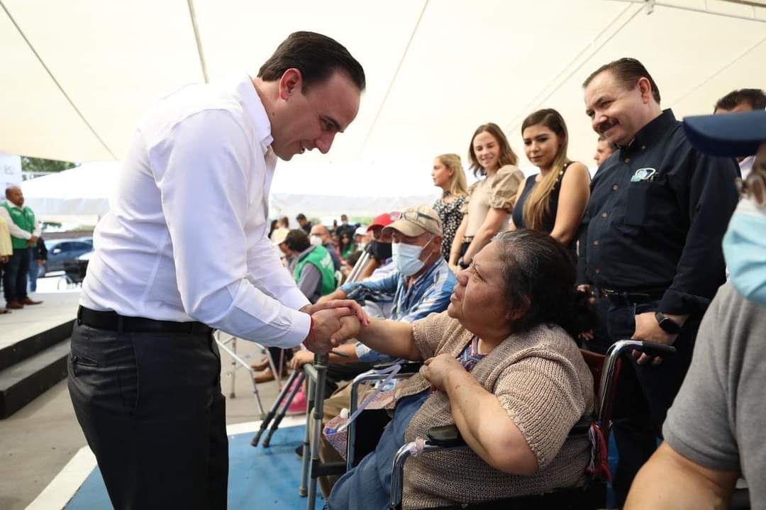 Entregan sillas de ruedas y aparatos ortopédicos en Piedras Negras