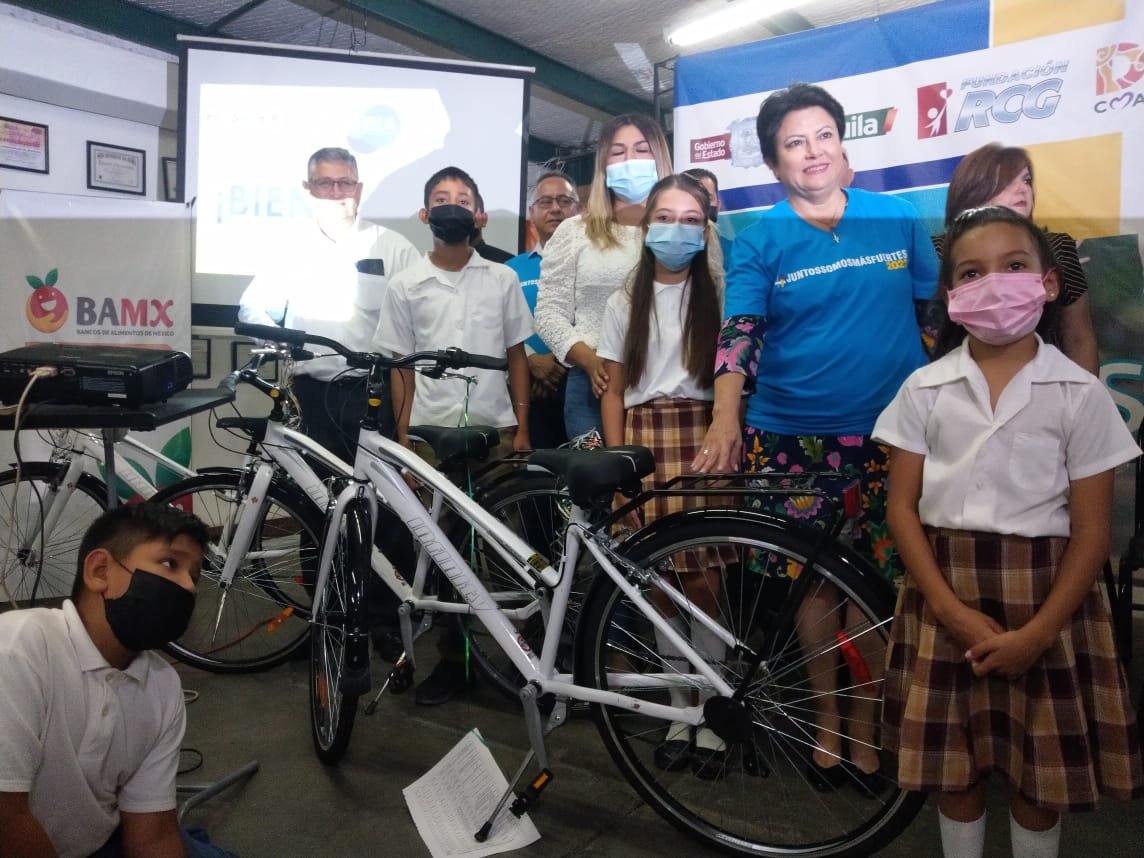 Entrega Fundación World Vision bicicletas a alumnos de escuelas rurales