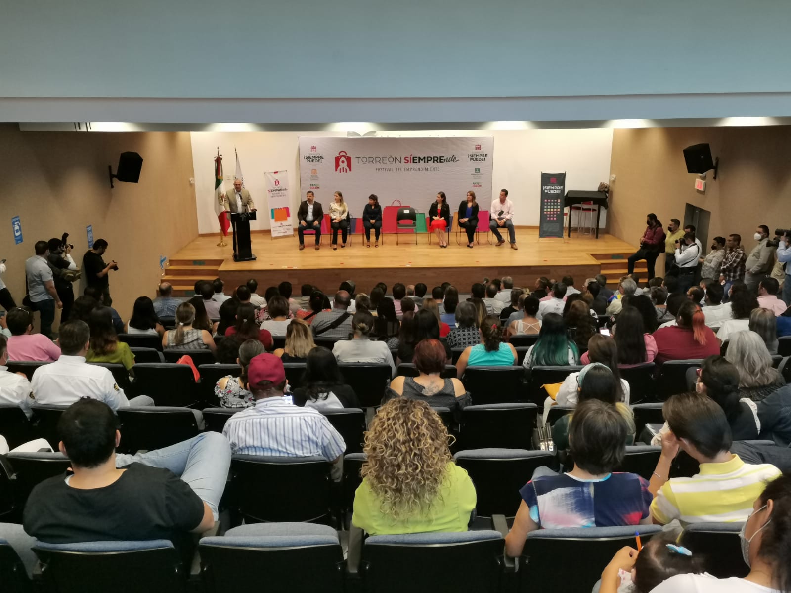 Capacitan a 500 emprendedores laguneros