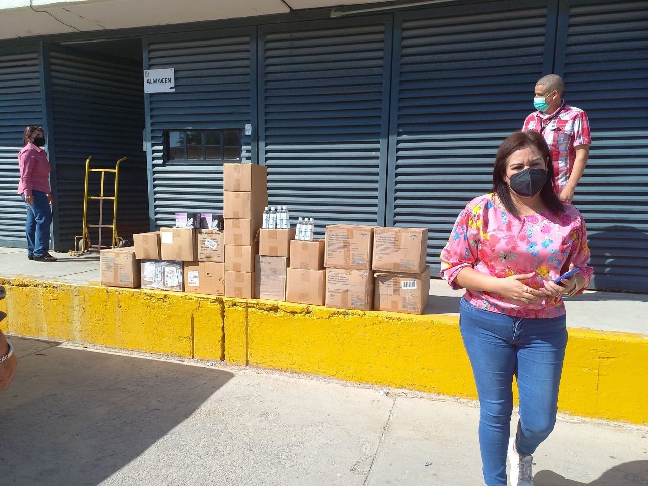 Entregan insumos médicos vs covid en clínica 13 del IMSS