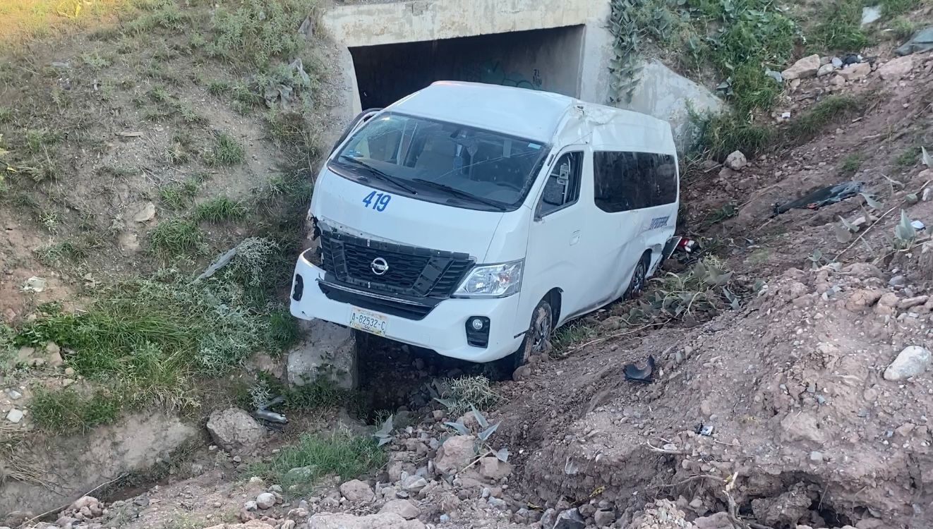 Deja volcadura 8 trabajadores lesionados; una mujer está grave