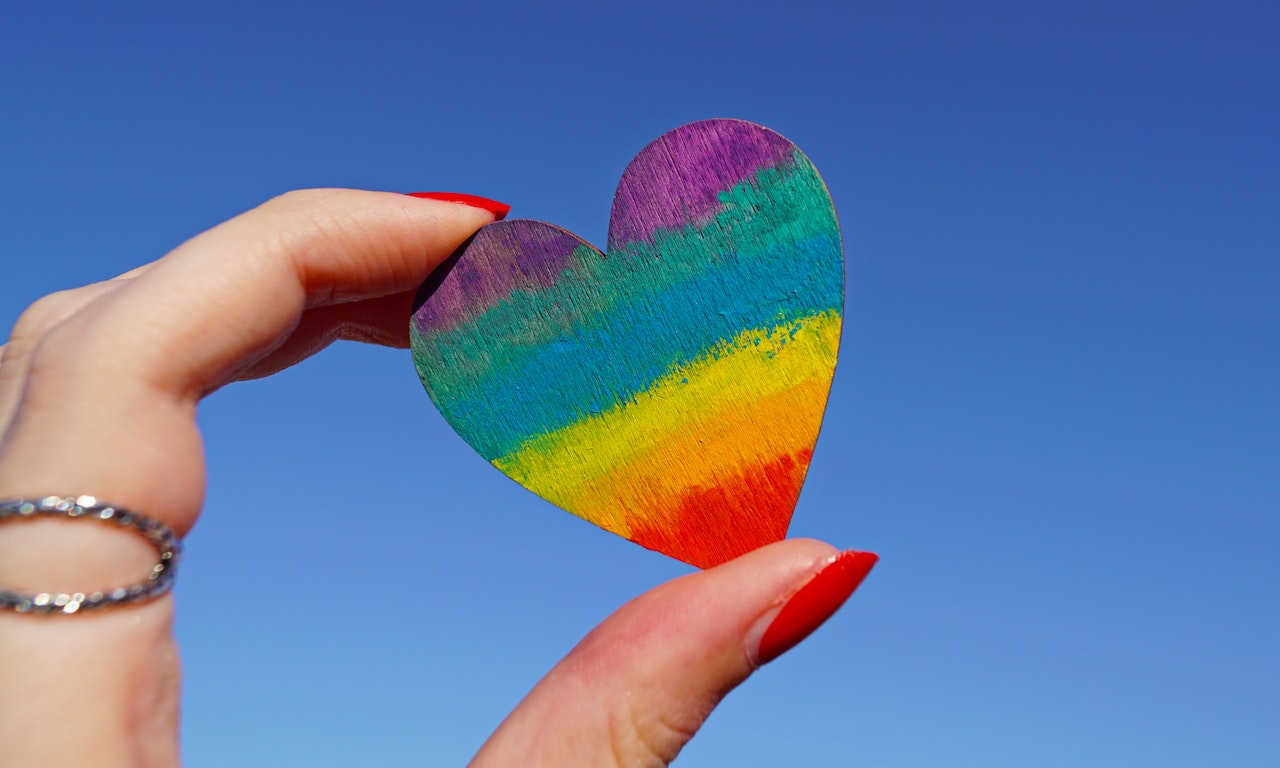 Llama colectivo Mariposas a trabajar por causas de la comunidad LGBT