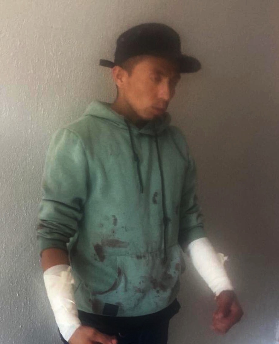 Le roban ‘pack’ de su pareja e intenta suicidarse