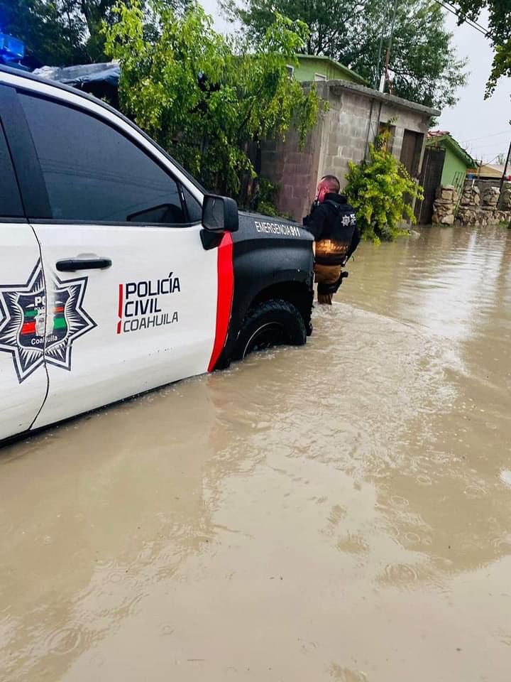 Desquician lluvias a Ciudad Acuña; muere un hombre ahogado
