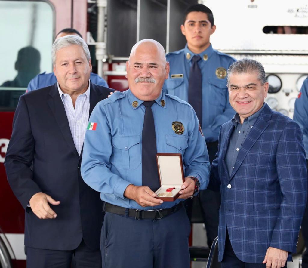 Aumentan salario a bomberos de Saltillo y entregan Galardón Tláloc