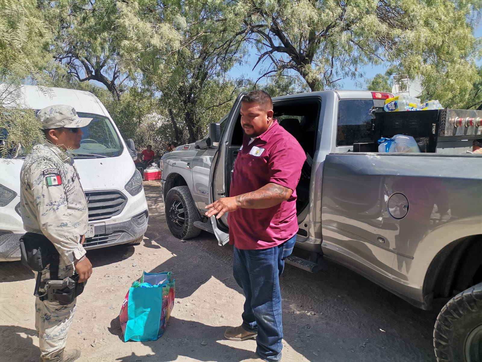 Llega ayuda y provisión de víveres de particulares para familias de mineros