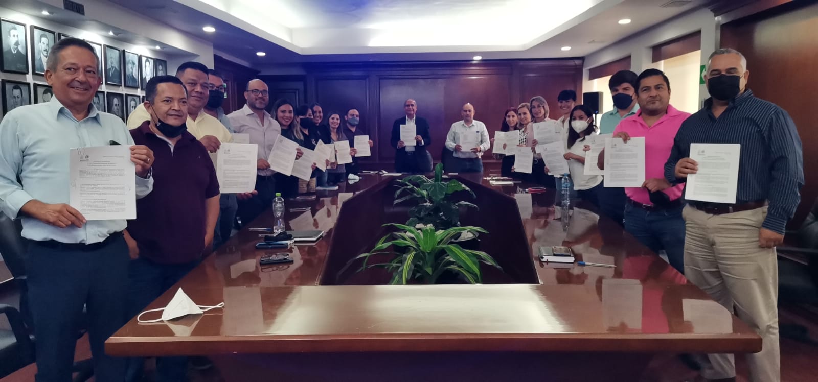 Becarán a funcionarios municipales que estudien maestría en Jurisprudencia de la UAdeC