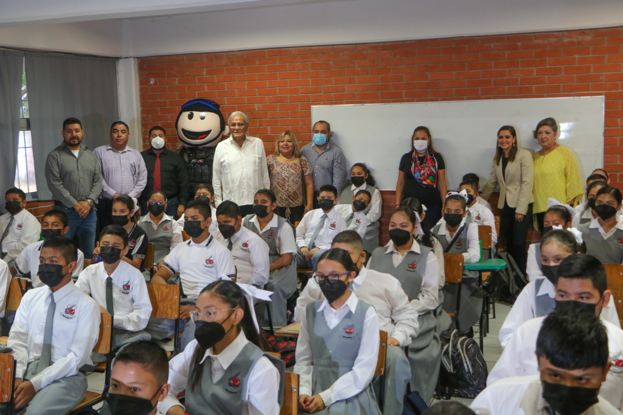 Entregan útiles en inicio de ciclo escolar en Piedras Negras