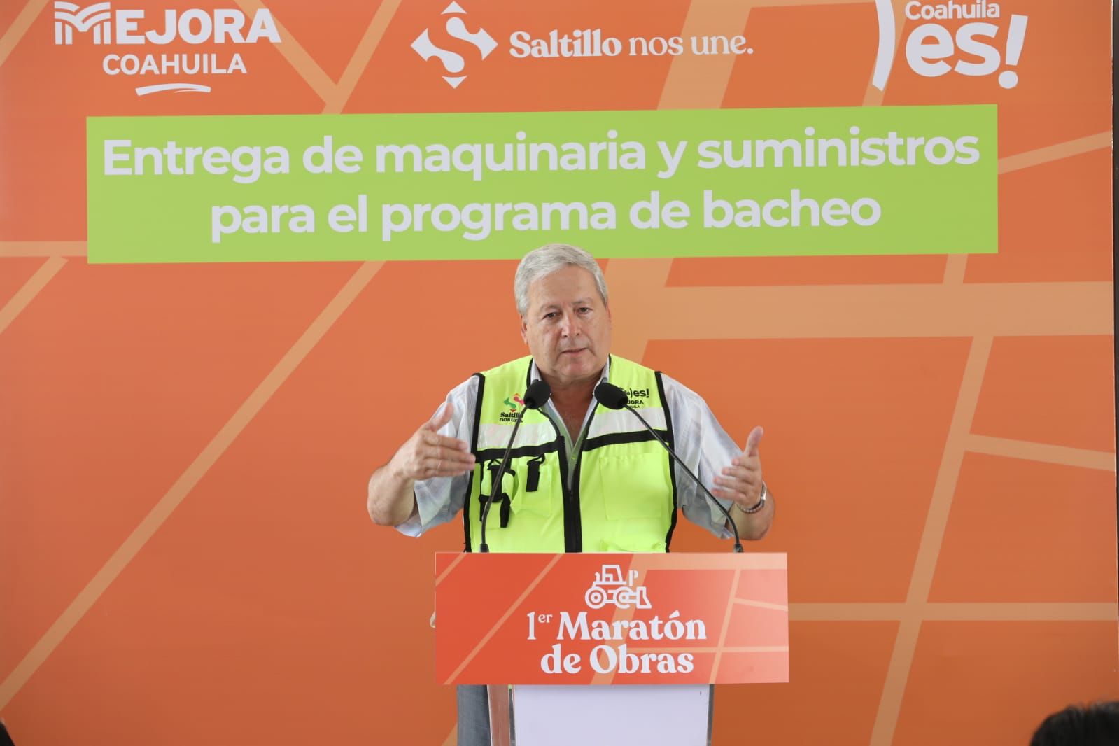Programa de bacheo es permanente en Saltillo: Chema Fraustro