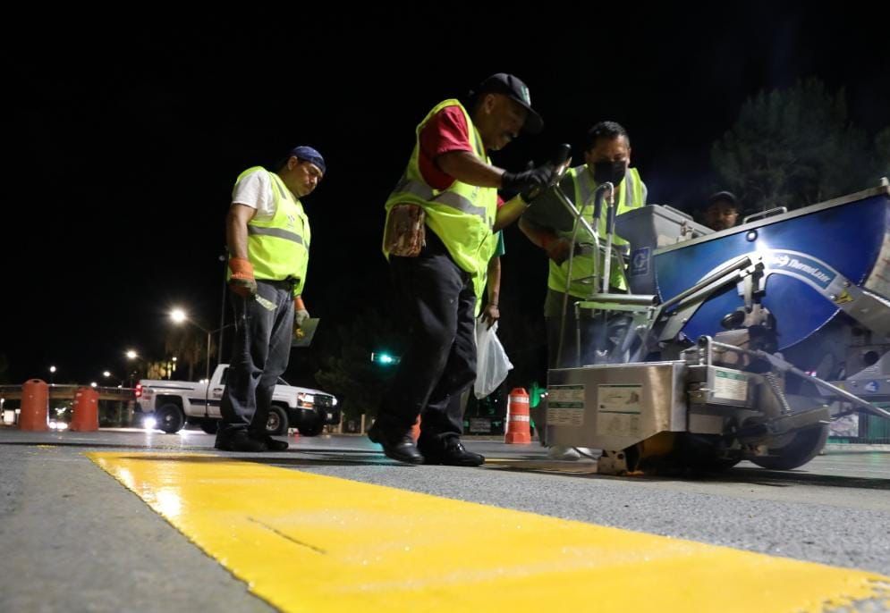 Continúa el programa de pintura en pasos peatonales