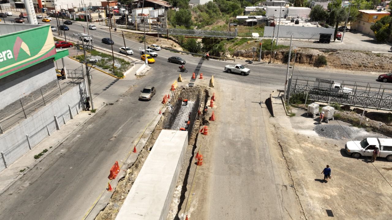 Por obras en vado de Otilio disminuyen carriles y cierran un cruce