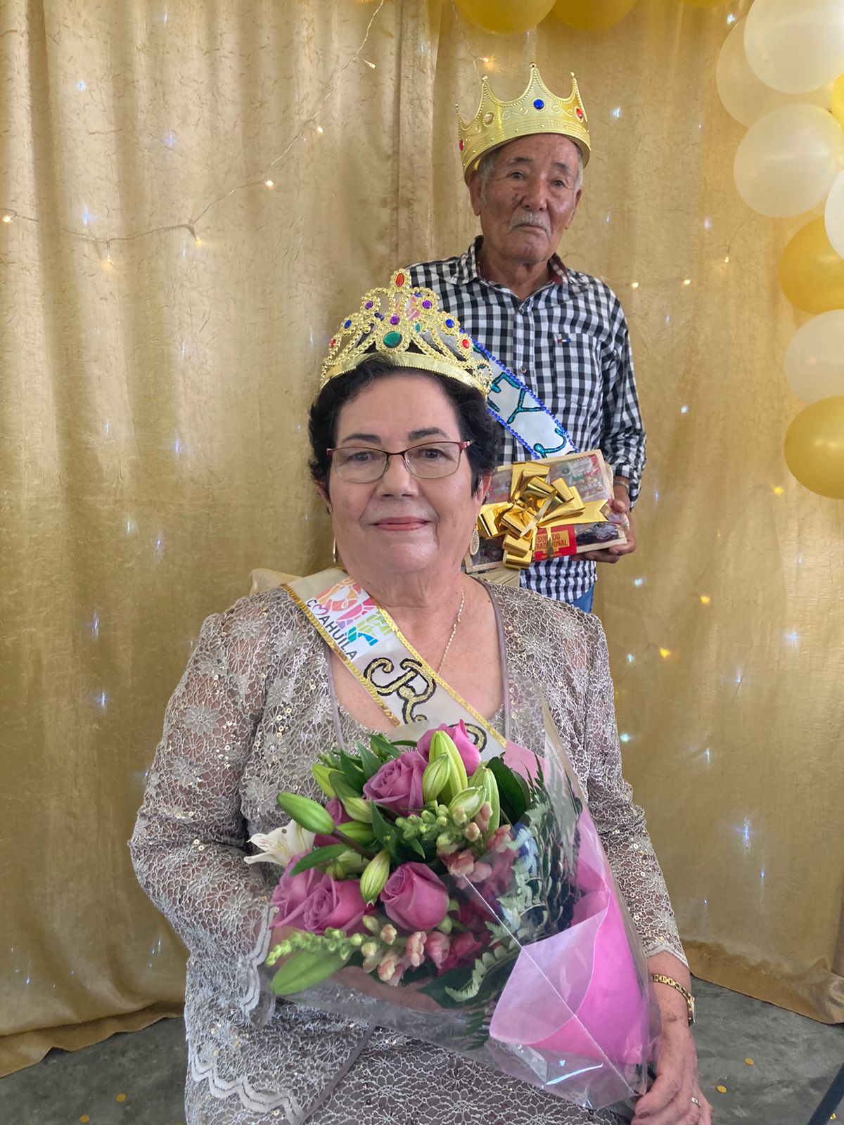 Corona DIF Coahuila a reina del adulto mayor en comedor comunitario