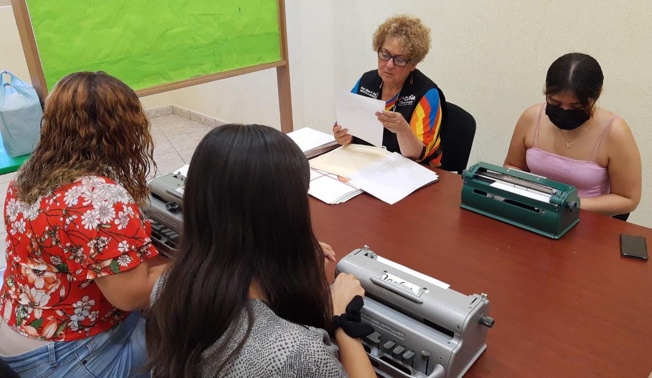 Concluyen curso de lecto escritura braille alumnos de la licenciatura en educación
