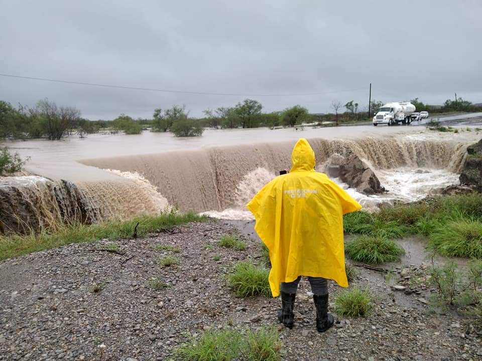 La Carbonífera está bajo el agua, precipitación pluvial afecta ríos y arroyos