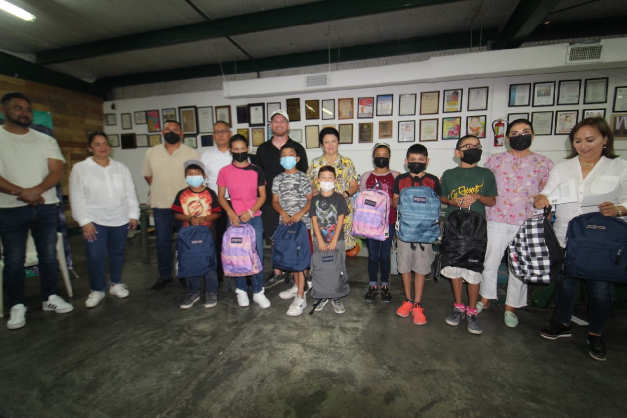 Arranca jornada de donación de más de 4 mil mochilas