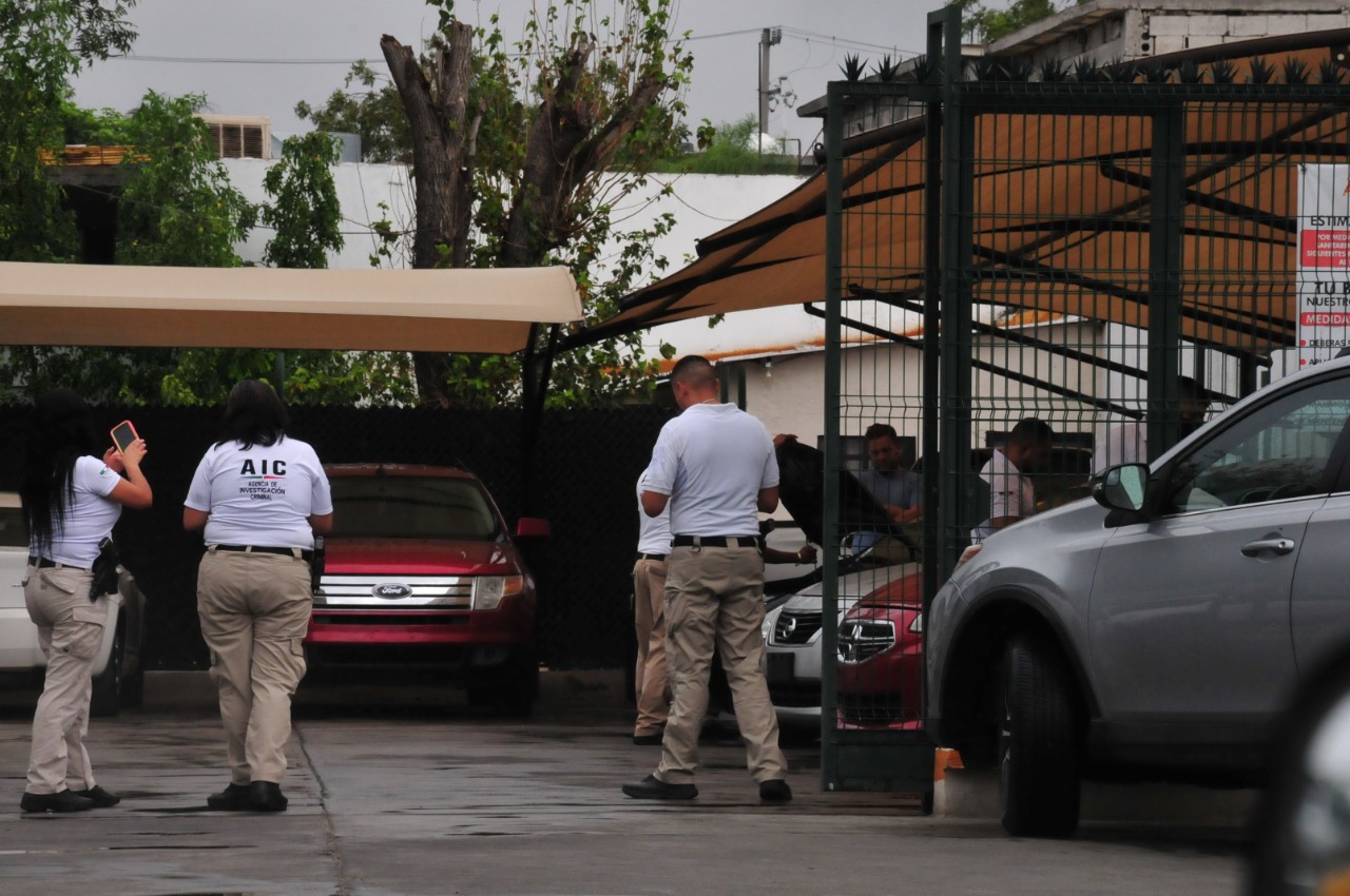 Realiza FGE operativo en lotes de autos
