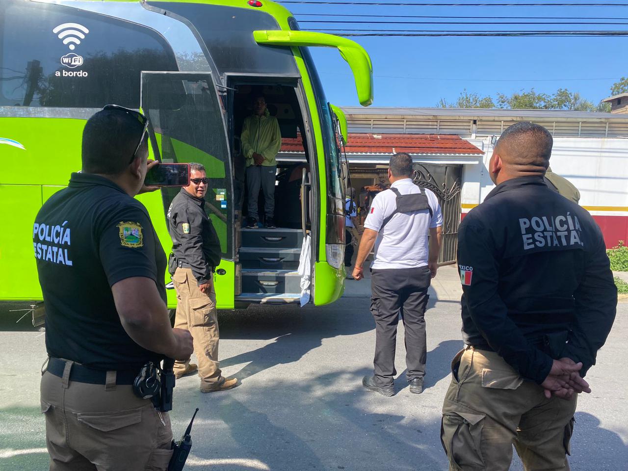 Aseguran camión con 46 migrantes en Saltillo