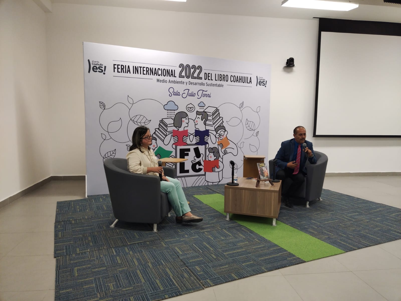 Presentan el libro “El Milagro y la Sonrisa” en la FILC