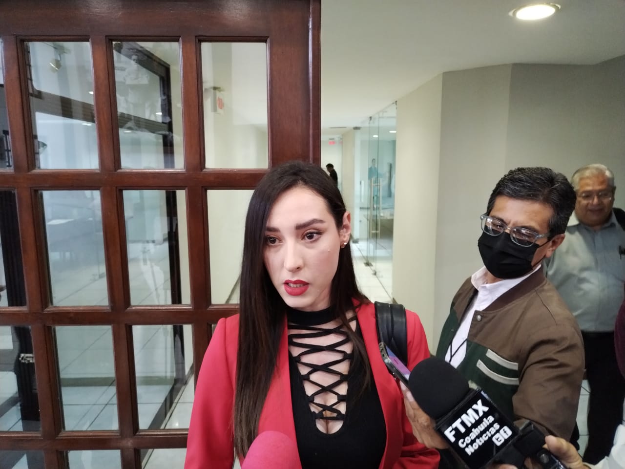 Diputados ayudan ‘a medias’ a damnificados