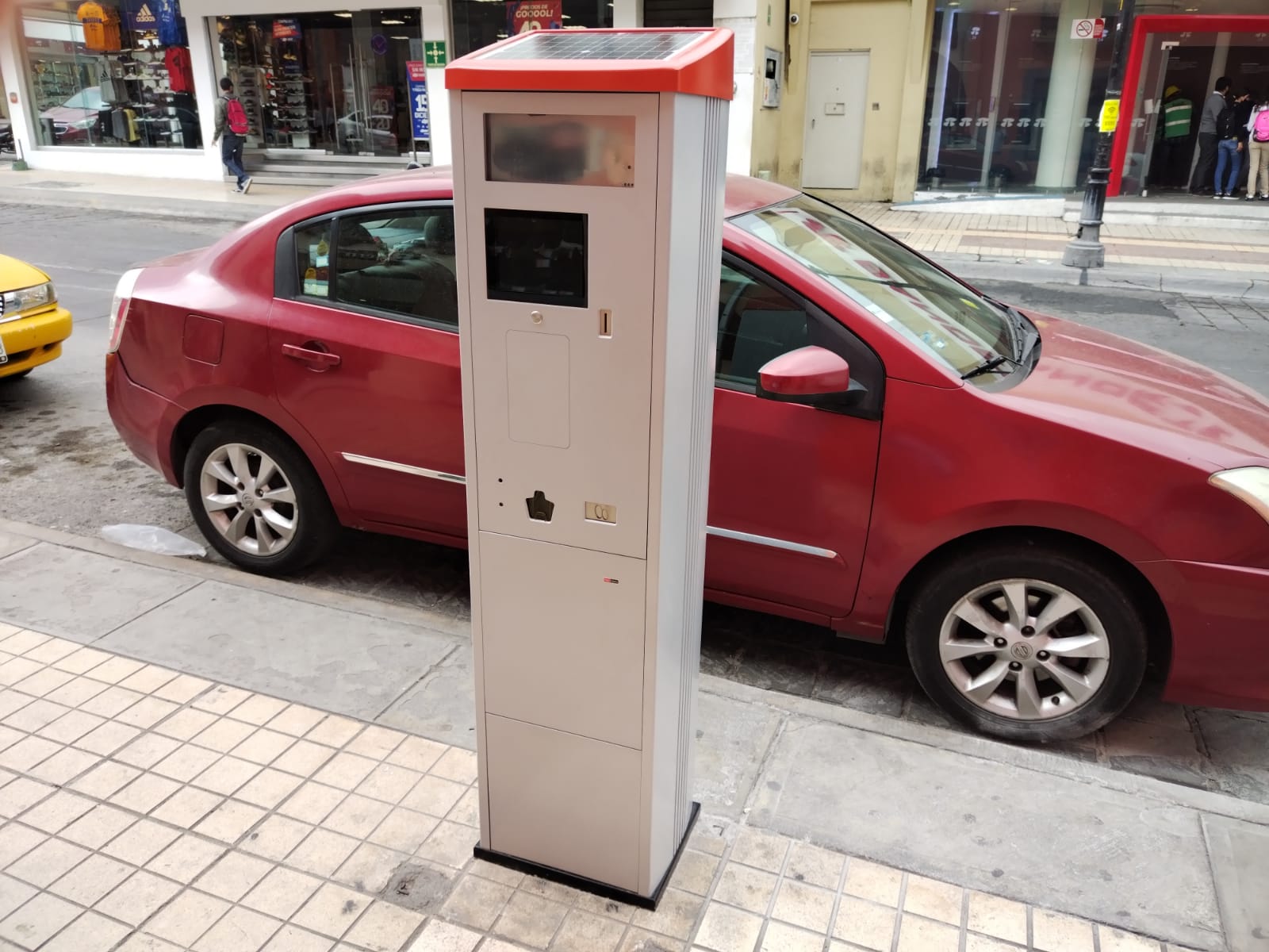 Trabajarán parquímetros hasta que usuarios conozcan su operación