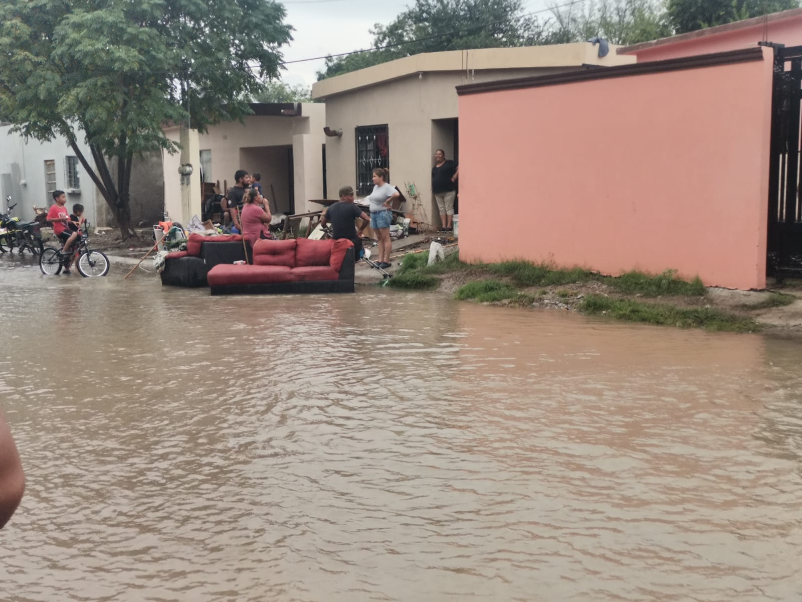 Van 25 mil damnificados por inundaciones en Múzquiz, gobierno estatal brinda apoyo