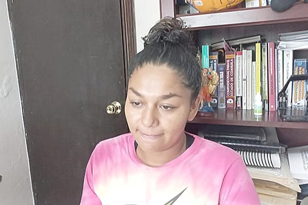 Acusa viuda de minero a suegra por intentar quedarse con su pago