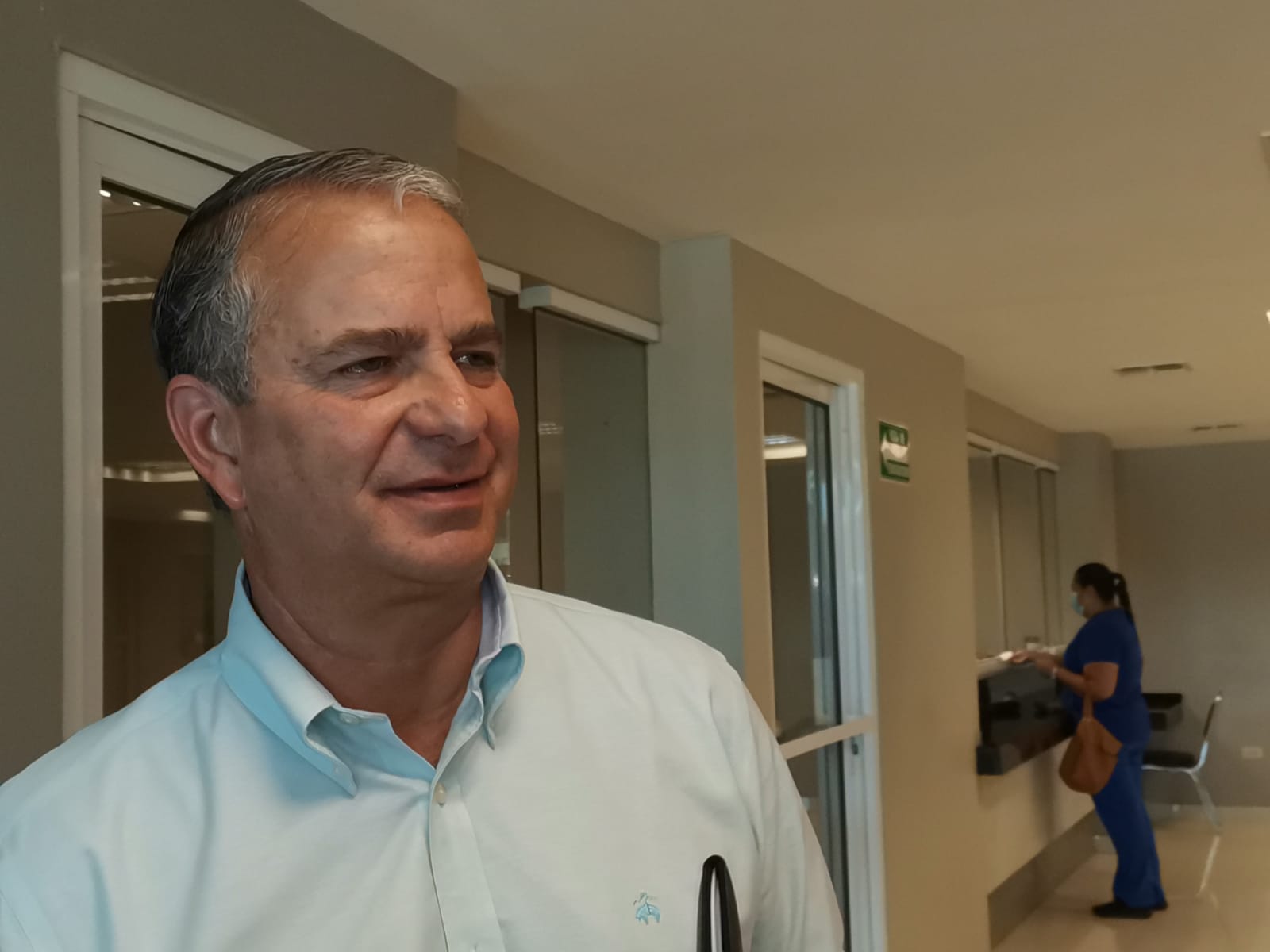 Recomendarán uso obligatorio de cubrebocas en interior de escuelas