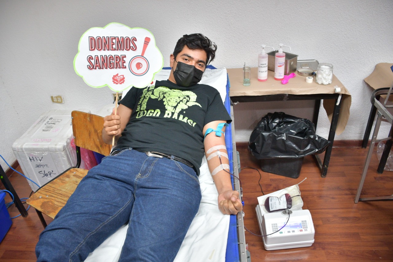 Alumnos y personal de la UTNC donan sangre