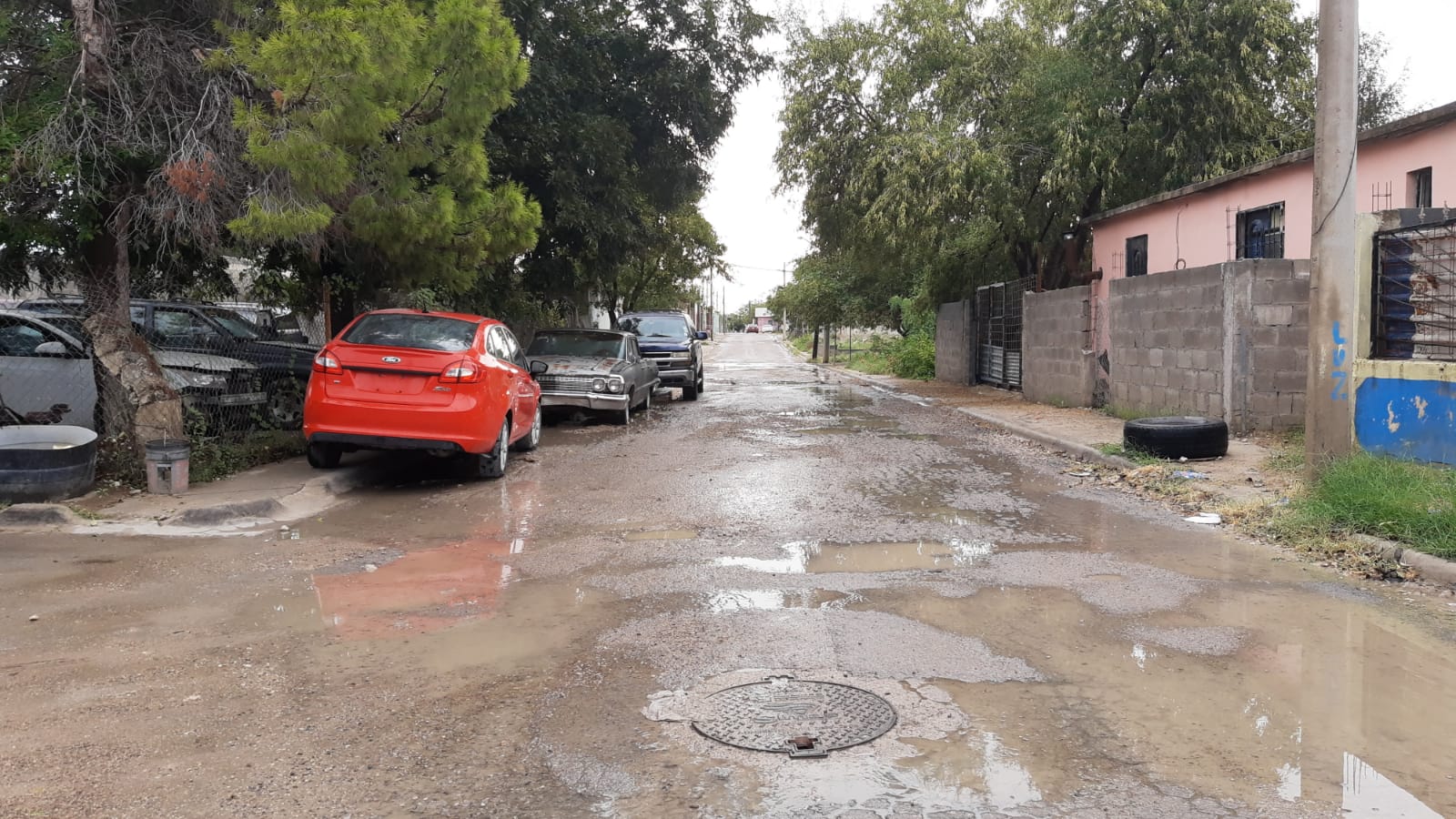 Piden vecinos de la Valle Verde que atiendan baches y alumbrado público