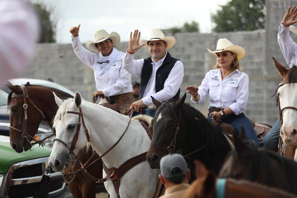 Cabalgan en el Festival de la Manzana