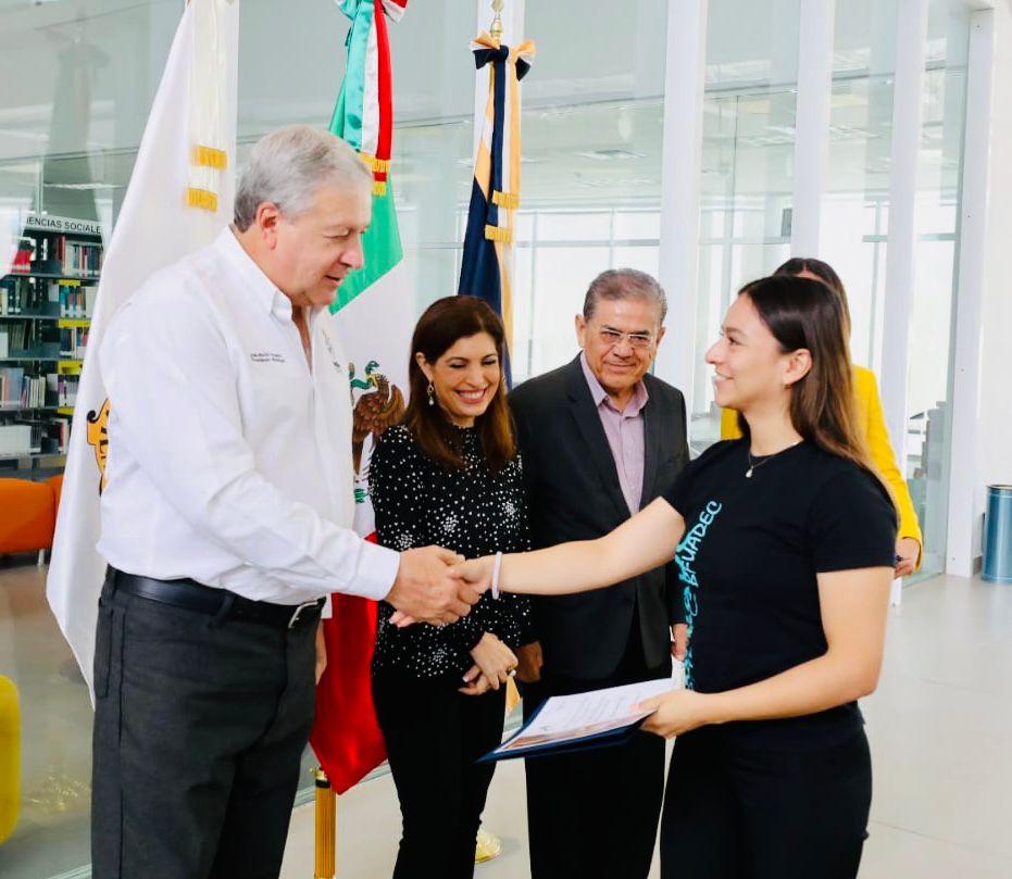 Reconocen talento del ballet folclórico de la UAdeC