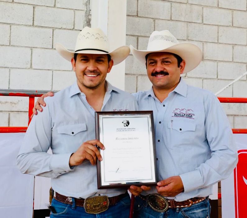 Rinden homenaje a empresario ganadero