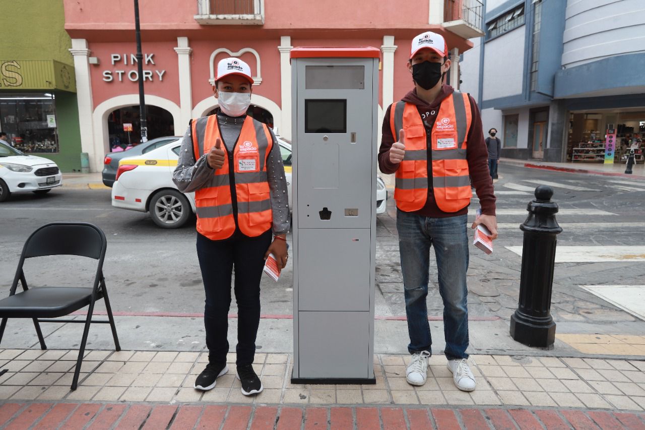 Instalan primeros parquímetros inteligentes en Centro Histórico