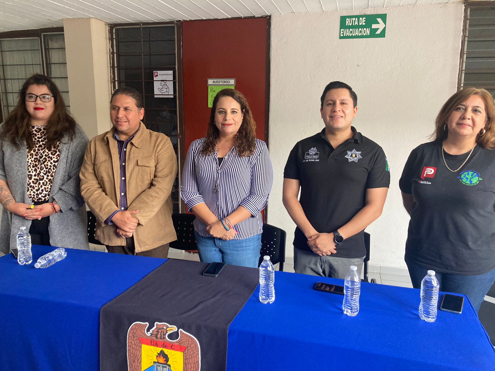 Arman grupos de WhatsApp para proteger a universitarias