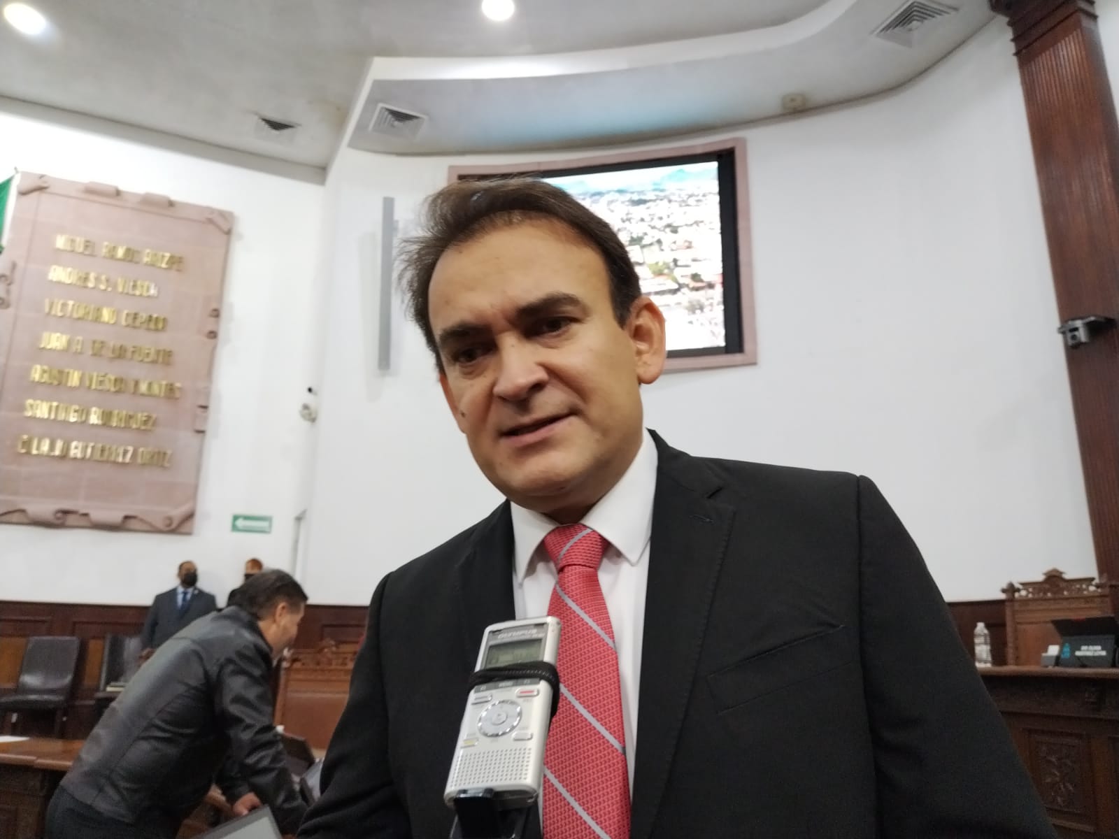 Aprueban dictamen para no pagar licencia de construcción