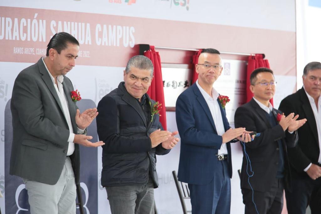 Inauguran Riquelme y Morales Planta Sanhua Campus