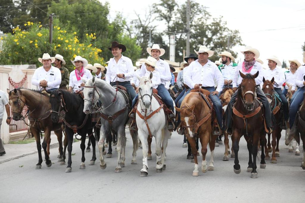 Vivimos con éxito cabalgata de Allende: Manolo