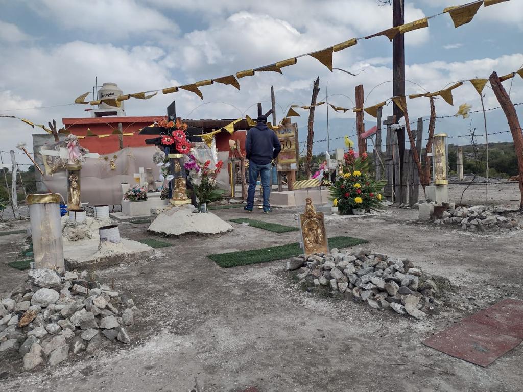 Visita Obispo de Saltillo tumbas en Puente Moreno