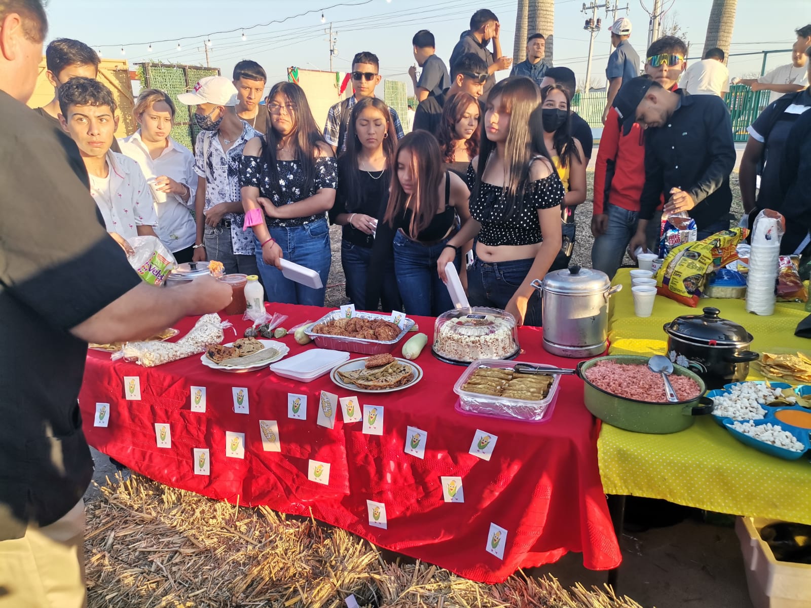 Alumnos de la UTRC preservan cultura ancestral en el festival del maíz