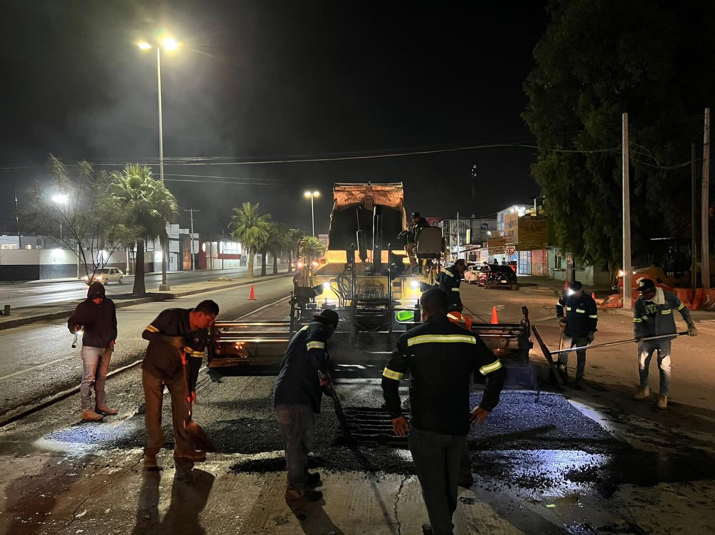 Rehabilitan pavimento en bulevar Revolución de Torreón