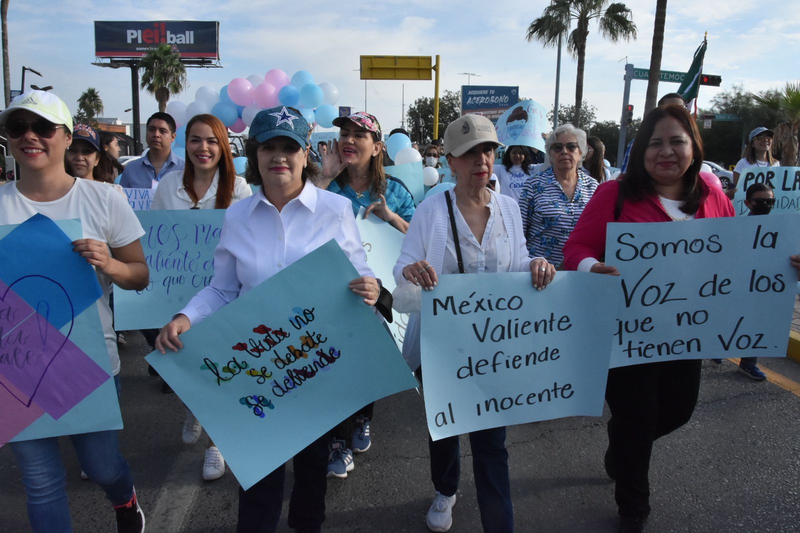 Marchan en Monclova a favor de la mujer y la vida