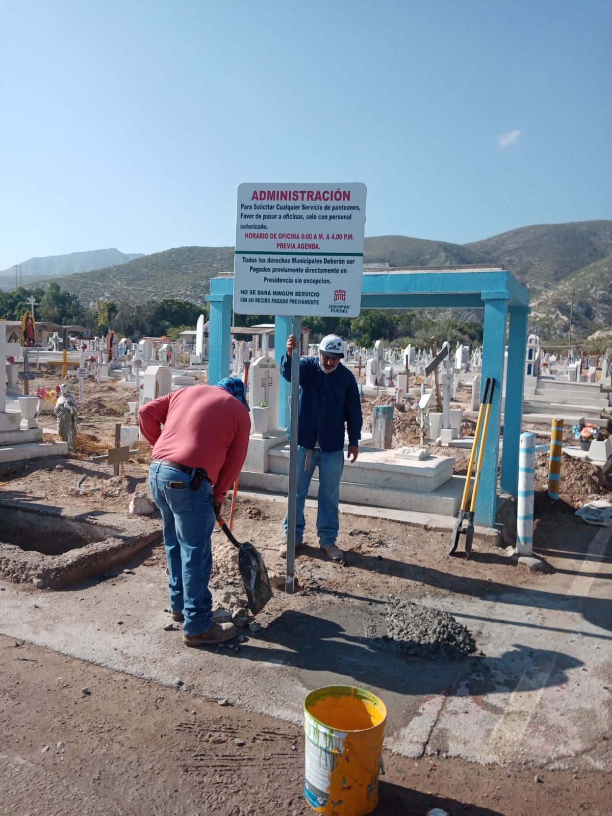 Esperan 10 mil personas en panteones municipales de Torreón